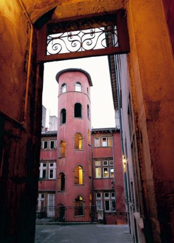 Photo: Tour Rose, Tristan Deschamps. © ONLYLYON Tourisme et Congrès Photo: Tour Rose, Tristan Deschamps. © ONLYLYON Tourisme et Congrès