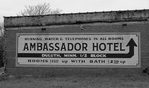 Ambassador Hotel, photo (cc) https://www.flickr.com/photos/scmikeburton/ Ambassador Hotel, photo (cc) https://www.flickr.com/photos/scmikeburton/