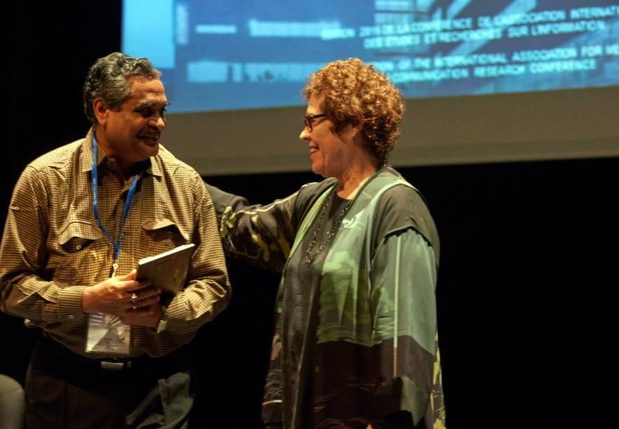 Dipak De received an award marking his contribution to the association from IAMCR president, Janet Wasko. Montréal, 2015. Dipak De received an award marking his contribution to the association from IAMCR president, Janet Wasko. Montréal, 2015.